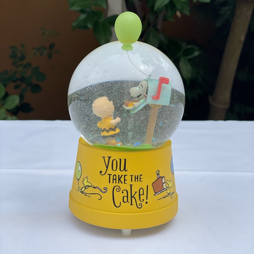 Peanuts Snowglobe